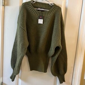 NWT Green Sweater Size Small
